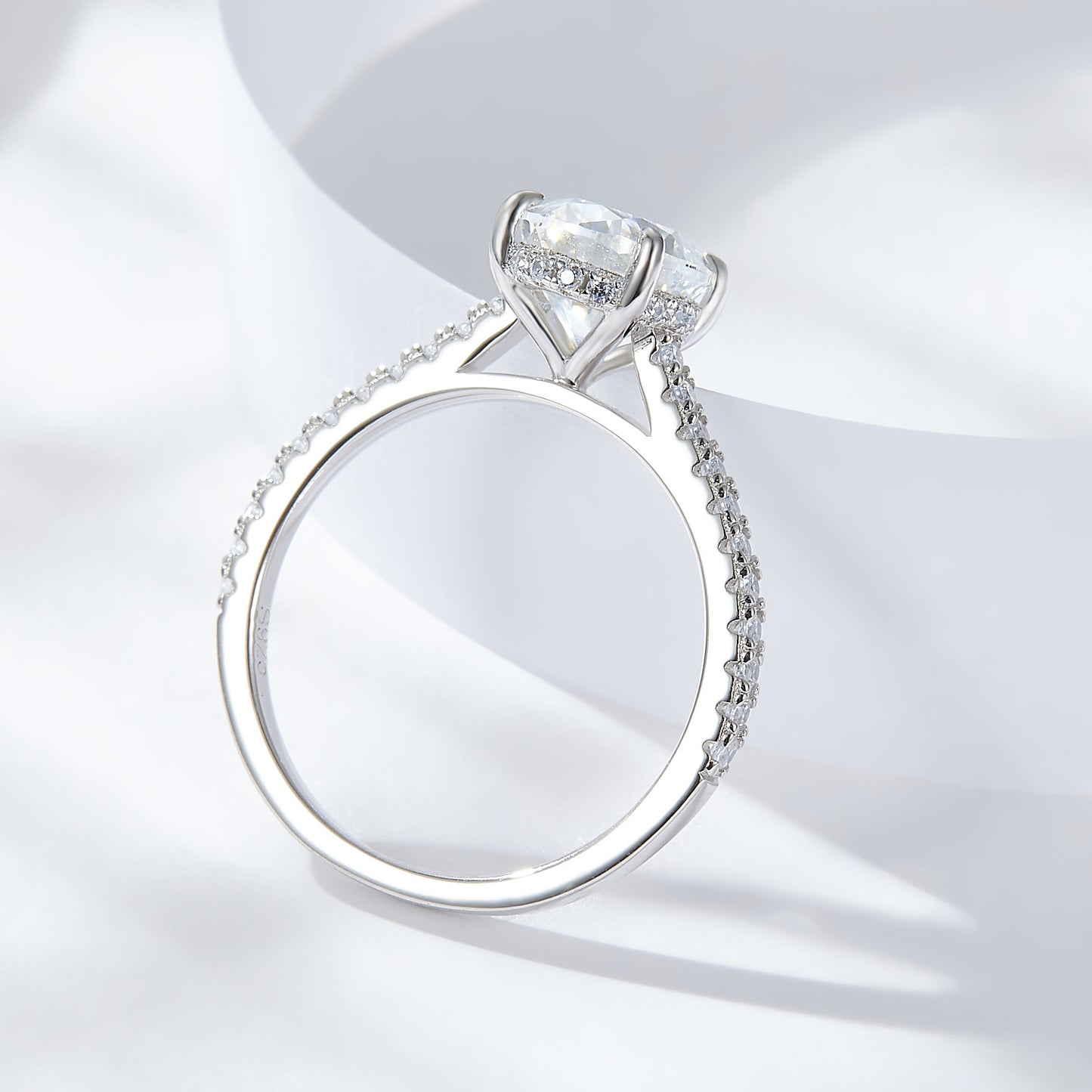 S925 Sterling Silver  2 Carat Oval Moissanite Ring Four-Prong Wedding Ring French Style Engagement Ring